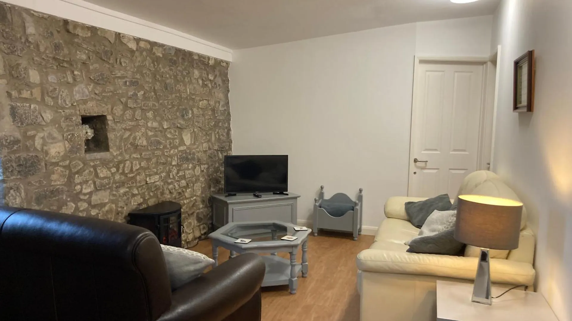 Vale Of Glamorgan - Cottage - Sleeps 4 - Parking