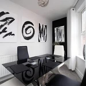  Apartment Stunning Sea Views - Barry's Retreat By Ty Sa